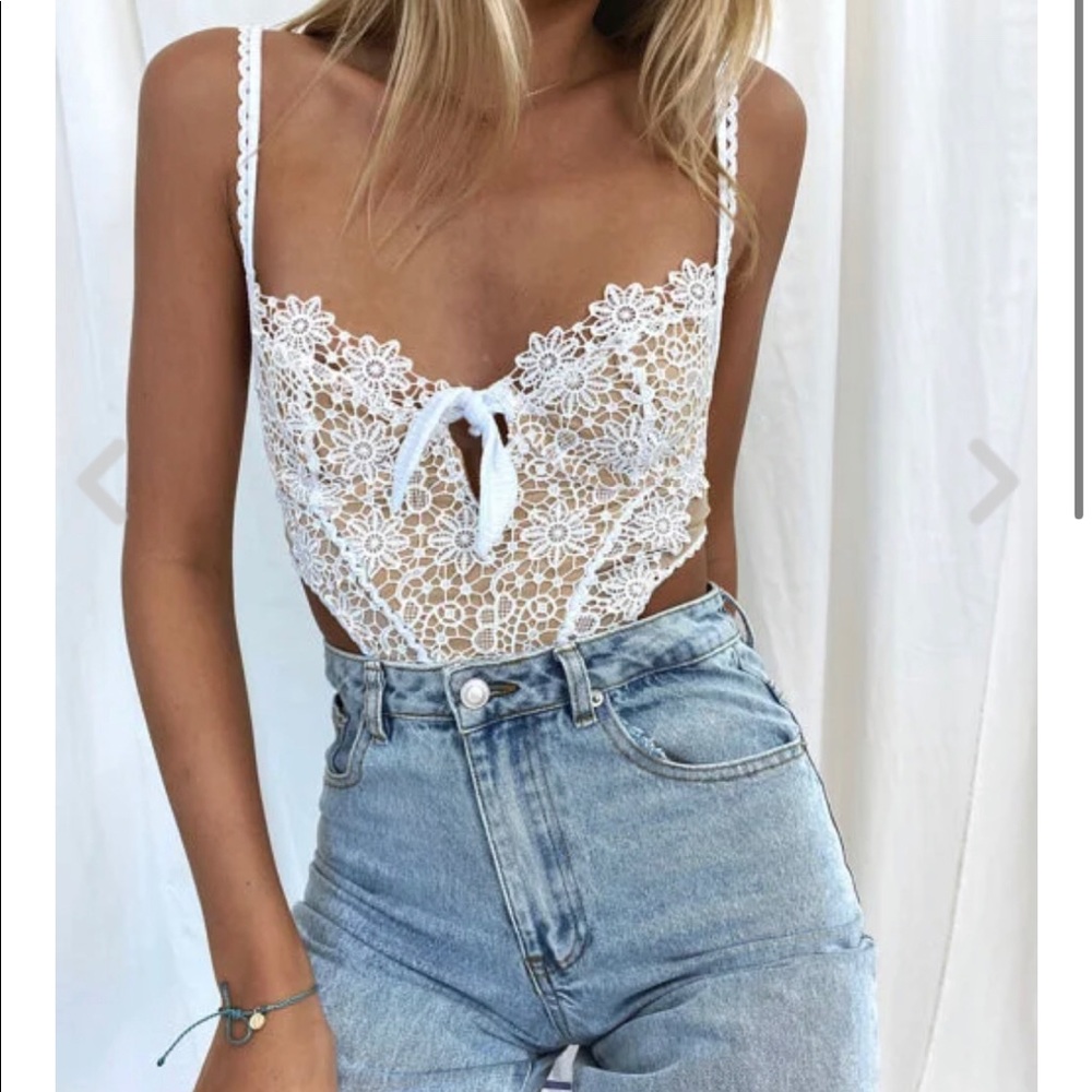 NWOT Isabelles Cabinet In Bloom Bodysuit in White